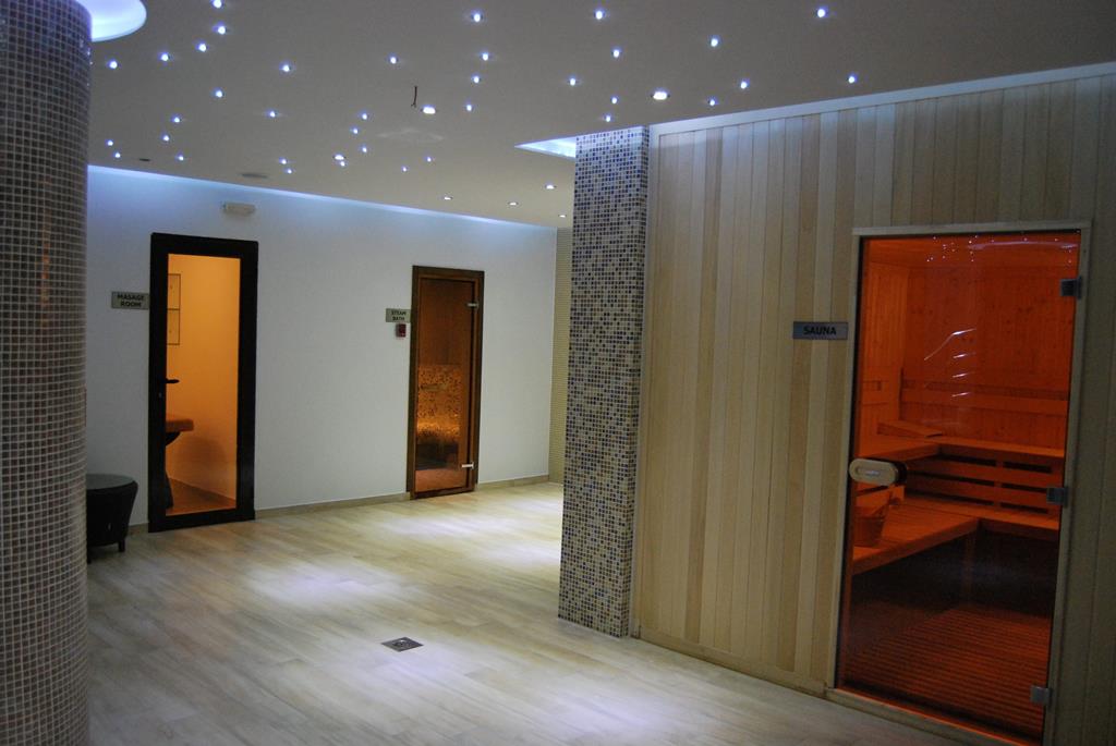 Tino Hotel 5