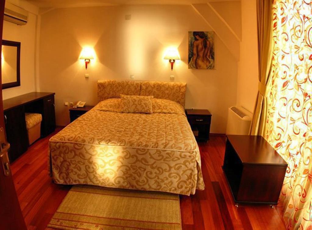 Tino Hotel 7