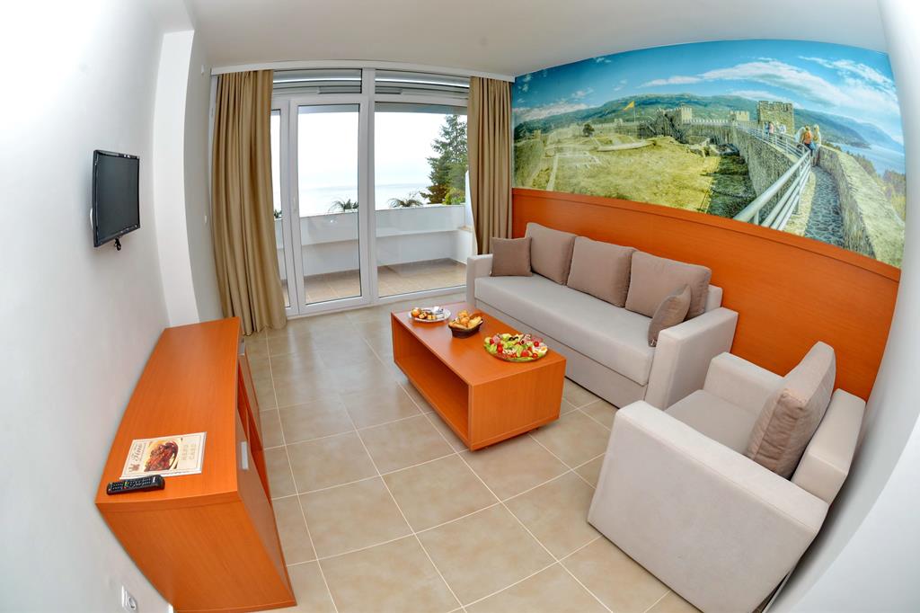 Tino Sveti Stefan 8
